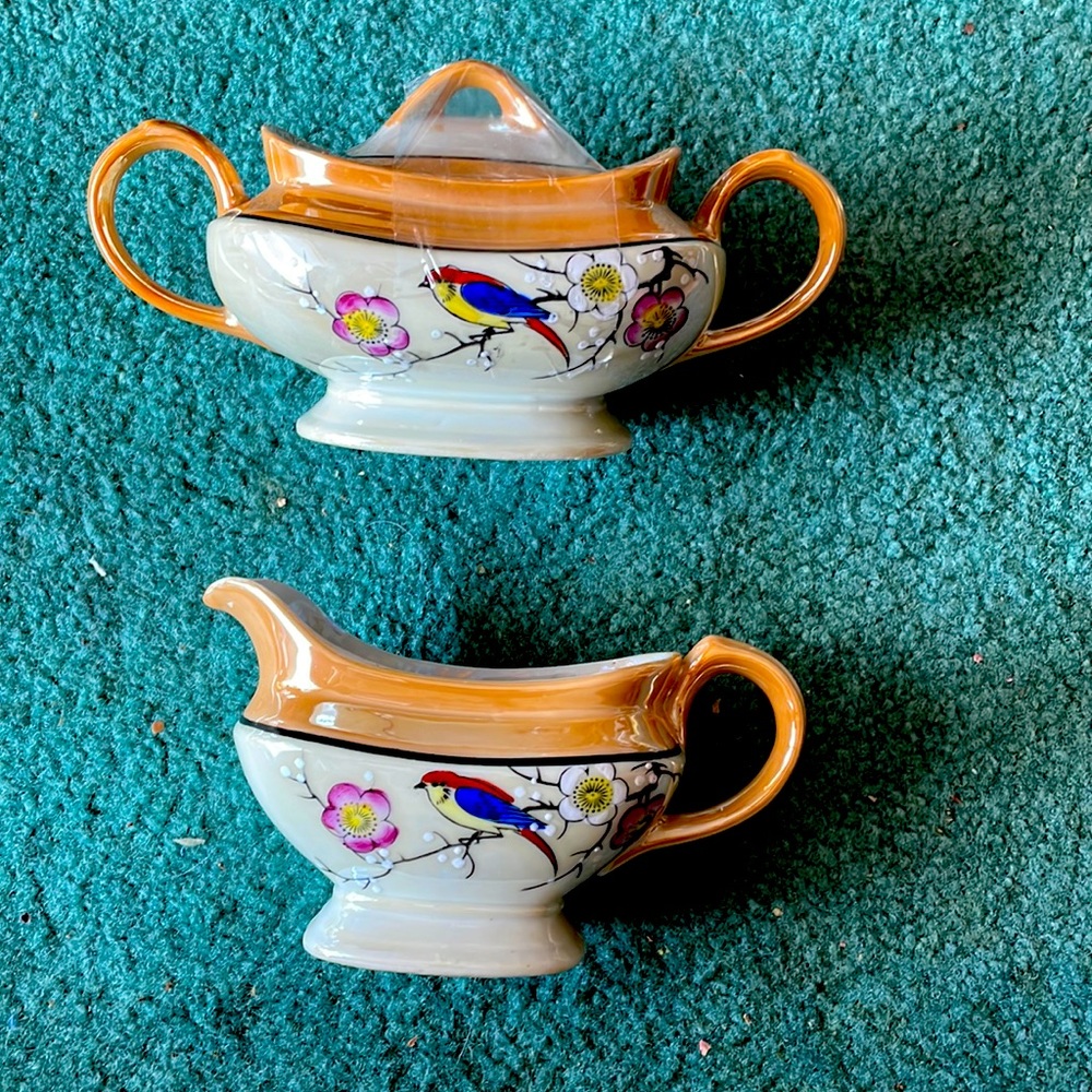 Made in Japan vintage cream and sugar set ,excellent condition